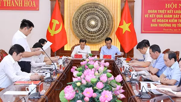 Đại diện đoàn công tác triển khai kế hoạch kiểm tra đợt 2 đối với Ban Thường vụ Tỉnh ủy Thanh Hóa.