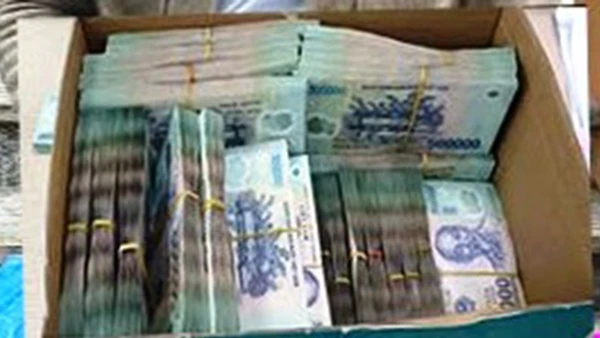 Công an thu giữ 7,5 tỷ đồng liên quan vụ việc.