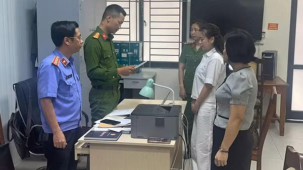 Cơ quan chức năng tỉnh Thanh Hóa công bố, kiểm sát thi hành Quyết định khởi tố, lệnh tạm giam bị can.