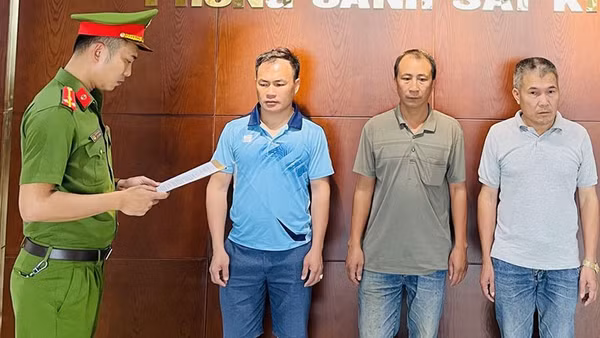 Cơ quan Cảnh sát điều tra thi hành quyết định khởi tố các bị can.