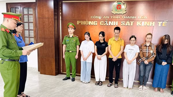 Cơ quan chức năng tỉnh Thanh Hóa thi hành quyết định khởi tố vụ án, bị can.