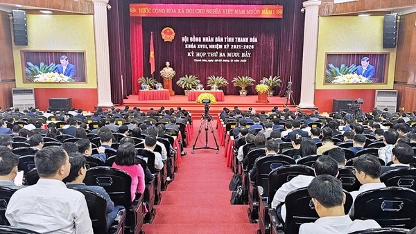 Quang cảnh kỳ họp thứ 37 Hội đồng nhân dân tỉnh Thanh Hóa khóa XVIII.