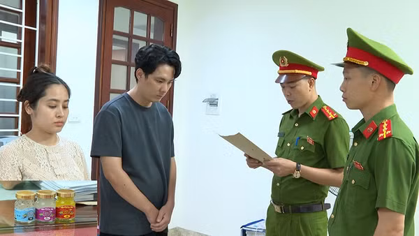 Công an thi hành quyết định khởi tố vụ án, các bị can.