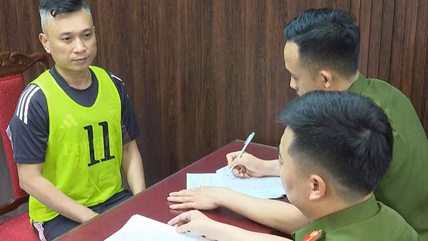 Công an đấu tranh với đối tượng chủ mưu, cầm đầu.