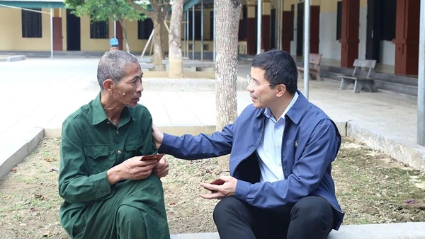 Phó Bí thư Thường trực Tỉnh ủy Thanh Hóa hỏi thăm sức khỏe, đời sống người có công.