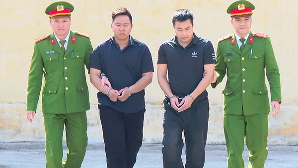 Công an bắt giữ 2 đối tượng về hành vi vận chuyển, tàng trữ pháo trái phép.