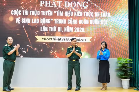 Các đại biểu thực hiện nghi thức phát động Cuộc thi.