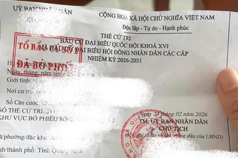 Nguy cơ lộ lọt thông tin cá nhân khi đăng hình ảnh thẻ cử tri lên mạng xã hội.