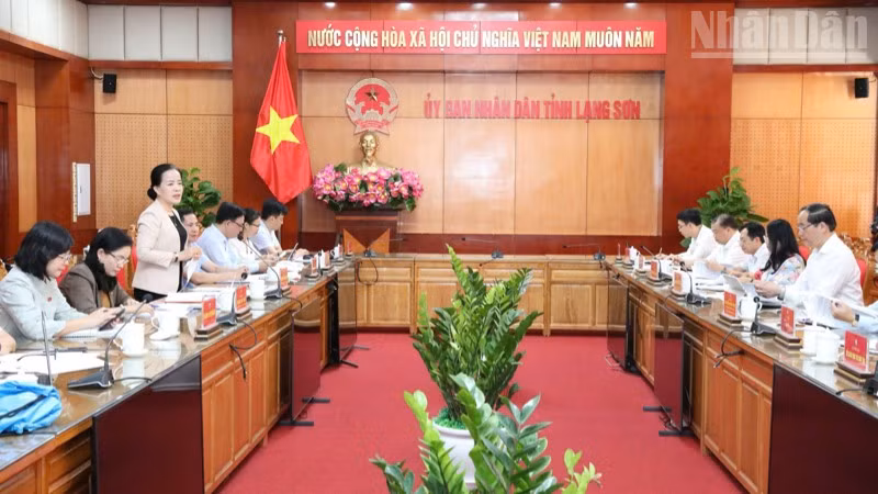 Quang cảnh buổi làm việc.