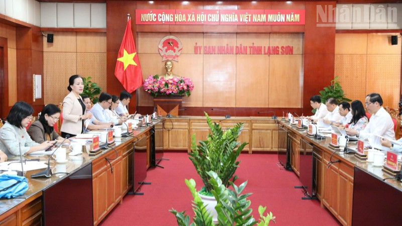 Quang cảnh buổi làm việc.