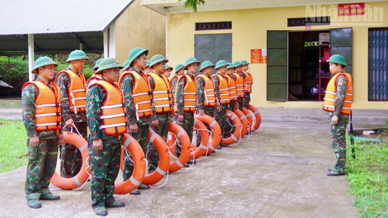 Cán bộ, chiến sĩ Bộ Chỉ huy quân sự tỉnh Lạng Sơn chuẩn bị tham gia phòng chống thiên tai. (Ảnh: DƯƠNG NGUYÊN)