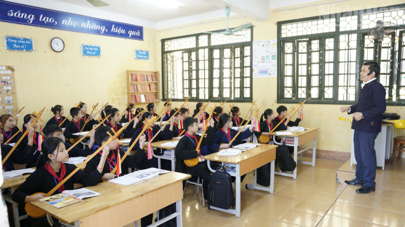 Những ngôi trường mới, lớp học sạch đẹp sẽ giúp chắp cánh cho ước mơ của các em học sinh nơi biên cương xứ Lạng bay xa.