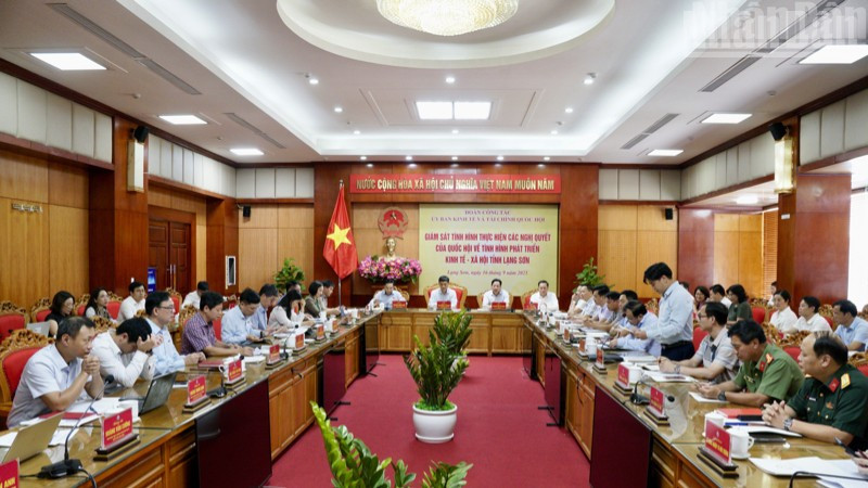 Đoàn công tác Ủy ban Kinh tế và Tài chính Quốc hội giám sát tình hình thực hiện các Nghị quyết của Quốc hội về tình hình phát triển kinh tế-xã hội tỉnh Lạng Sơn.