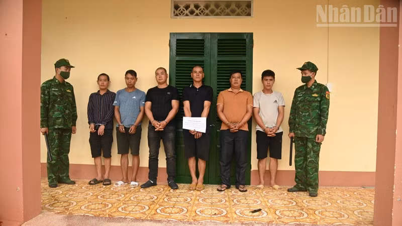 Các đối tượng tổ chức cho người khác nhập cảnh trái phép bị bắt giữ tại đồn Biên phòng Bảo Lâm, tỉnh Lạng Sơn.