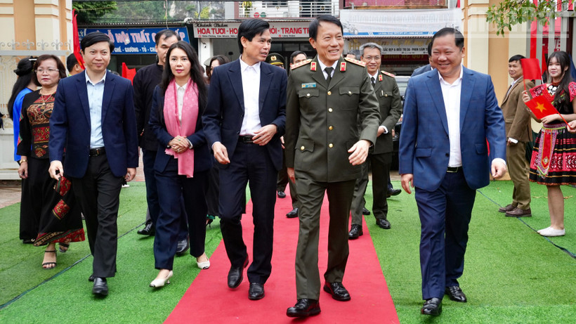 Đồng chí Đại tướng Lương Tam Quang, Ủy viên Bộ Chính trị, Bộ trưởng Công an dự Ngày hội đại đoàn kết toàn dân tộc liên thôn xã Vân Nham, tỉnh Lạng Sơn.