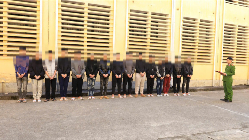 Các đối tượng tại cơ quan Công an.