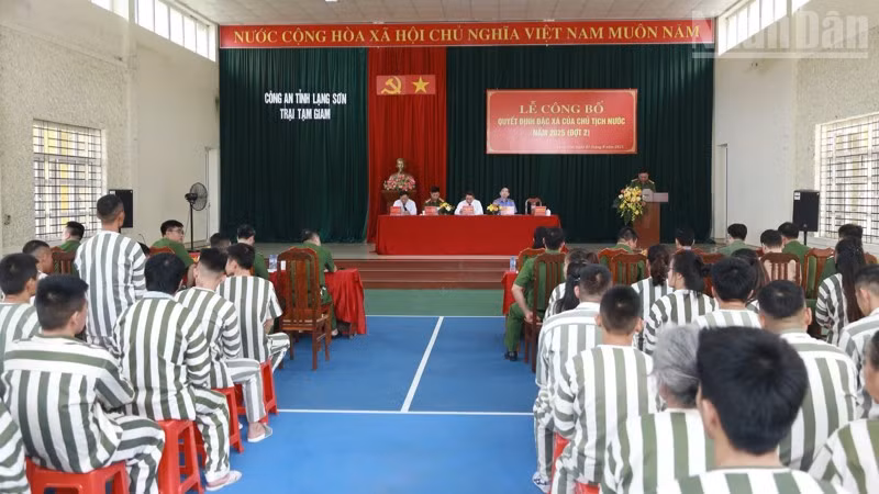 Lễ công bố Quyết định đặc xá của Chủ tịch nước năm 2025 đợt 2 tại Trại Tạm giam Công an tỉnh Lạng Sơn.