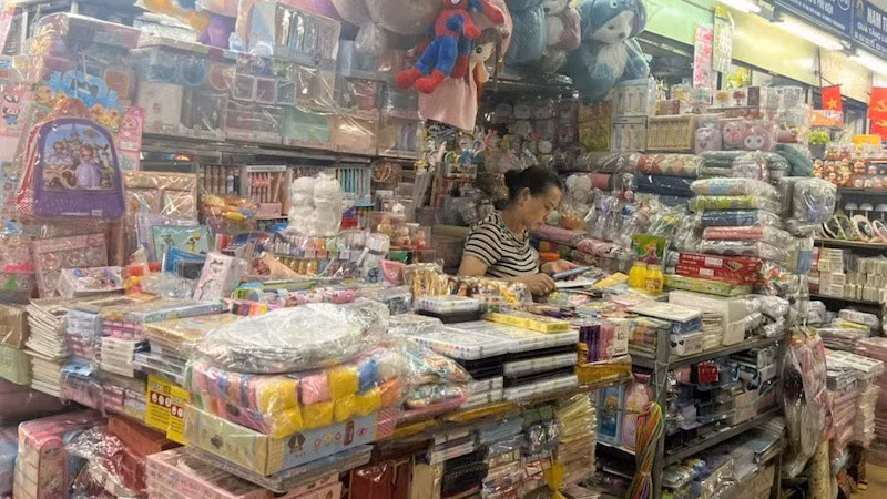 Hộ kinh doanh trong Chợ Đồng Xuân (Hà Nội).