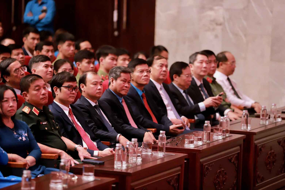 Các đại biểu tham dự chương trình. du2.jpg