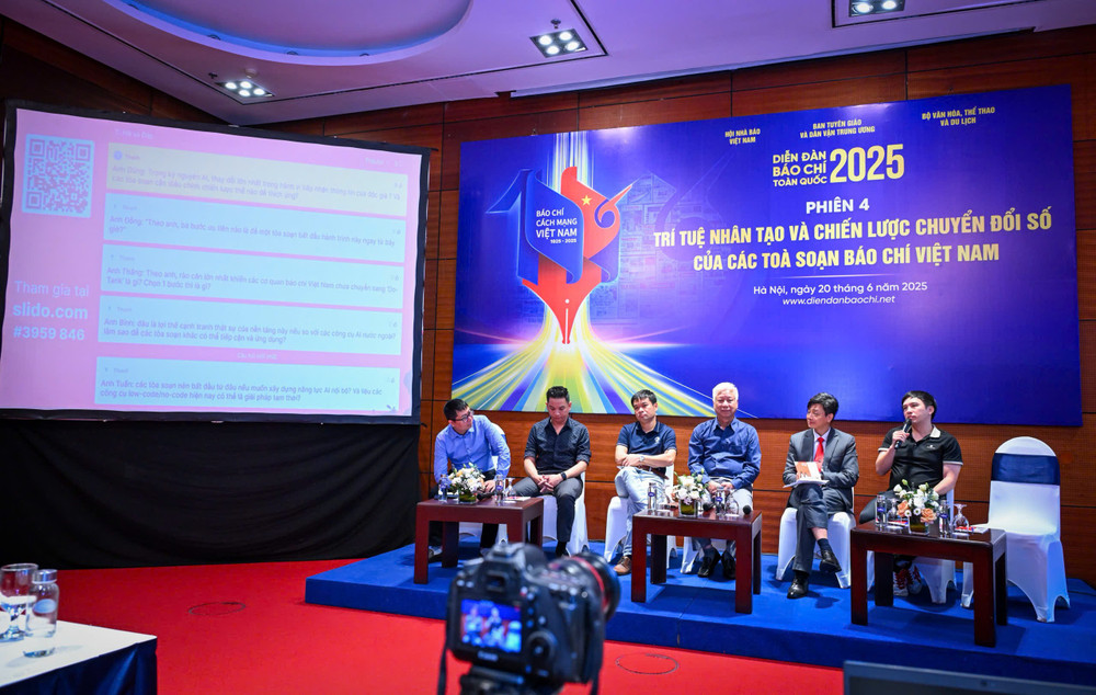 Quang cảnh phiên thảo luận. z6723932344226-59795c94f51b9819acbeff69d90869e2.jpg