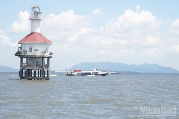 Tuyến đường vượt biển dài 15-17 km dự kiến đi qua vịnh Gành Rái, kết nối xã Bình Khánh-Cần Giờ với khu vực ven biển Vũng Tàu.