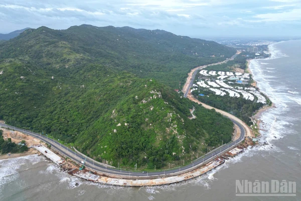 Tuyến đường ven biển hiện hữu kết nối phường Vũng Tàu,Thành phố Hồ Chí Minh với tỉnh Lâm Đồng.