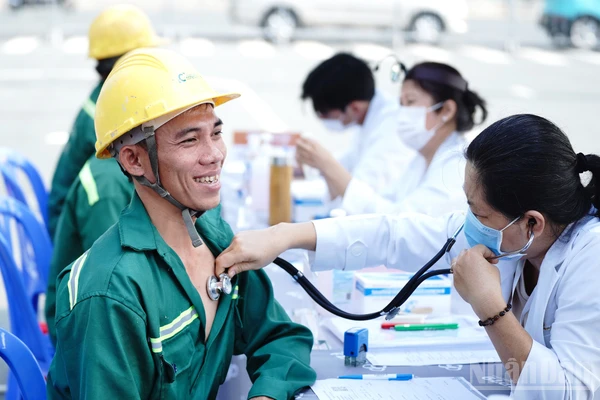 Chuỗi hoạt động chăm lo đời sống vật chất và tinh thần được thiết kế như một ngày hội tri ân người lao động.