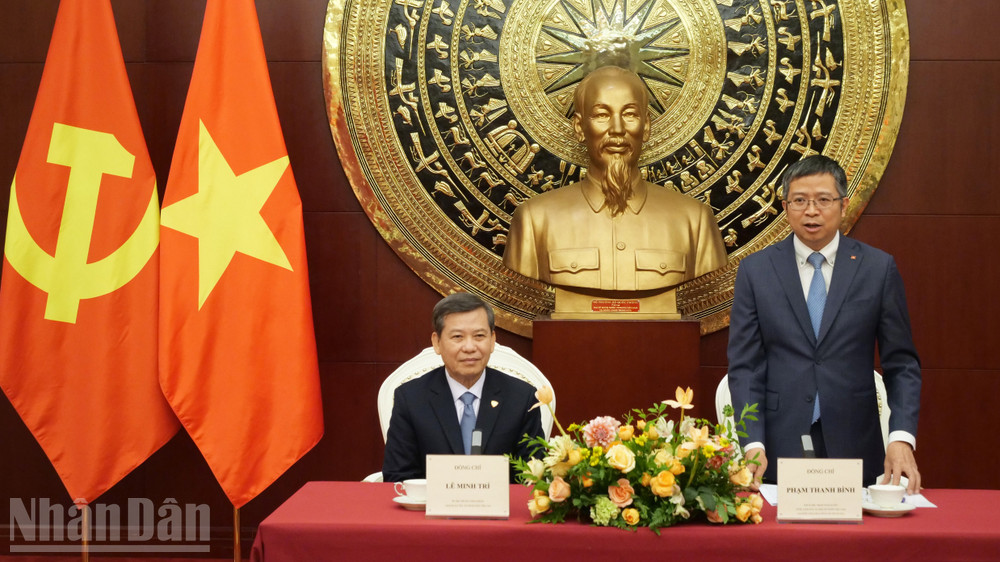 Đại sứ Phạm Thanh Bình phát biểu tại buổi làm việc. ndo_bl_dsq03.jpg