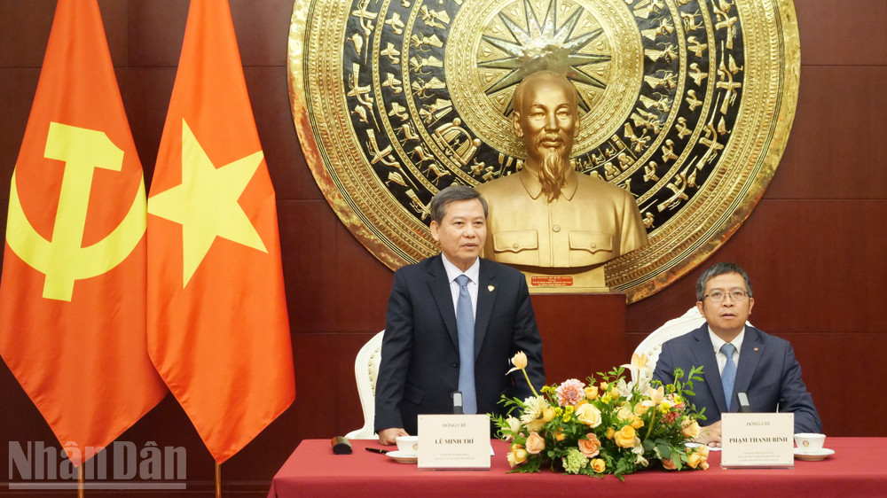 Bí thư Trung ương Đảng, Chánh án Tòa án nhân dân tối cao Lê Minh Trí phát biểu tại buổi làm việc.