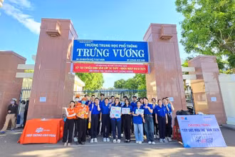 Đội tình nguyện ra quân tại các trường trung học trên địa bàn.