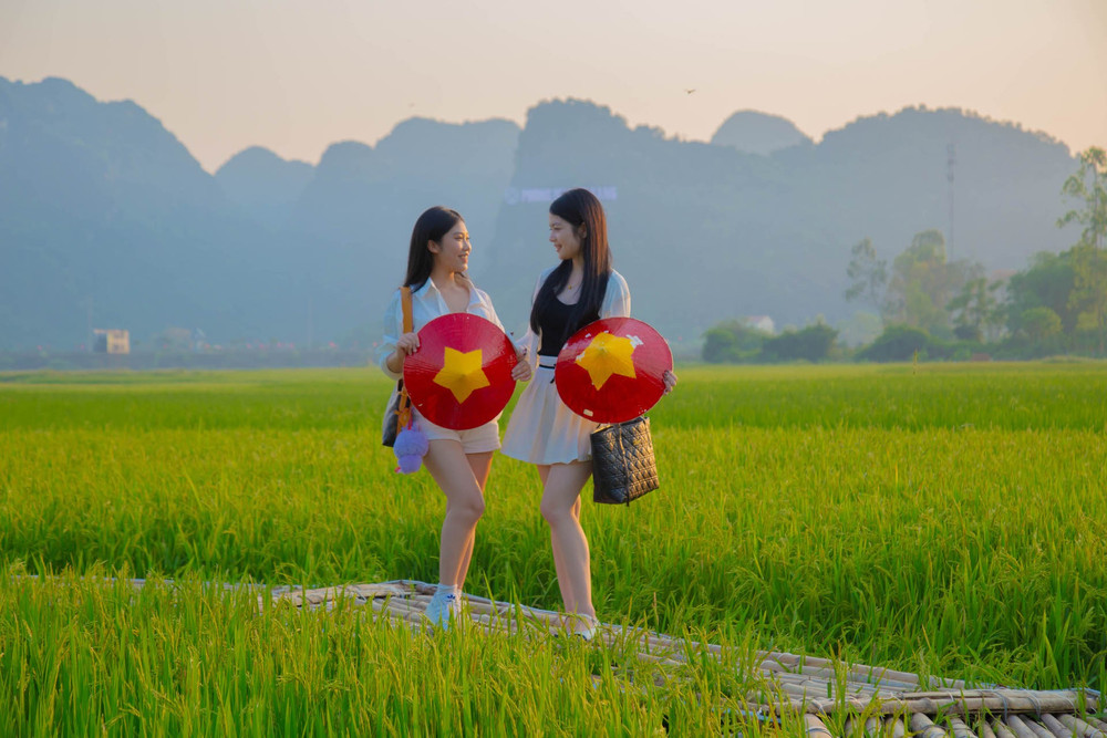 Những hoạt động chân thực, gần gũi không chỉ mang đến những giây phút thư giãn mà còn giúp du khách trân trọng hơn những giá trị truyền thống của quê hương, đất nước. img-0177.jpg