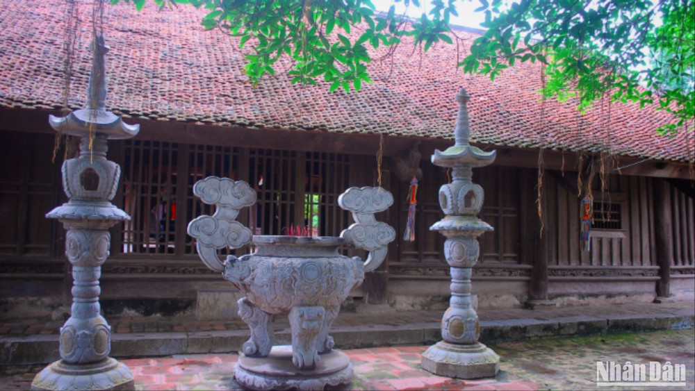 Vật liệu xây chùa chủ yếu từ gạch, gỗ, đá, giản dị mà vững chãi. san-chua-5148.jpg
