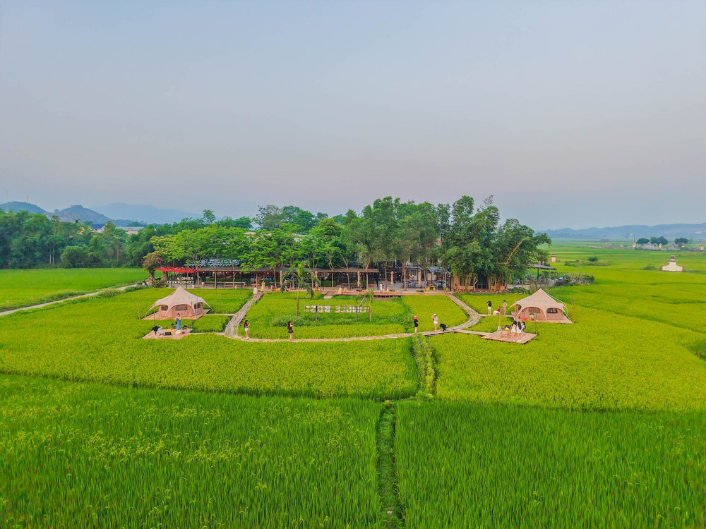 "Ốc đảo" lãng mạn và đầy đủ tiện ích giữa bức tranh núi non, ruộng vườn. dji-20250424175633-0092-d.jpg