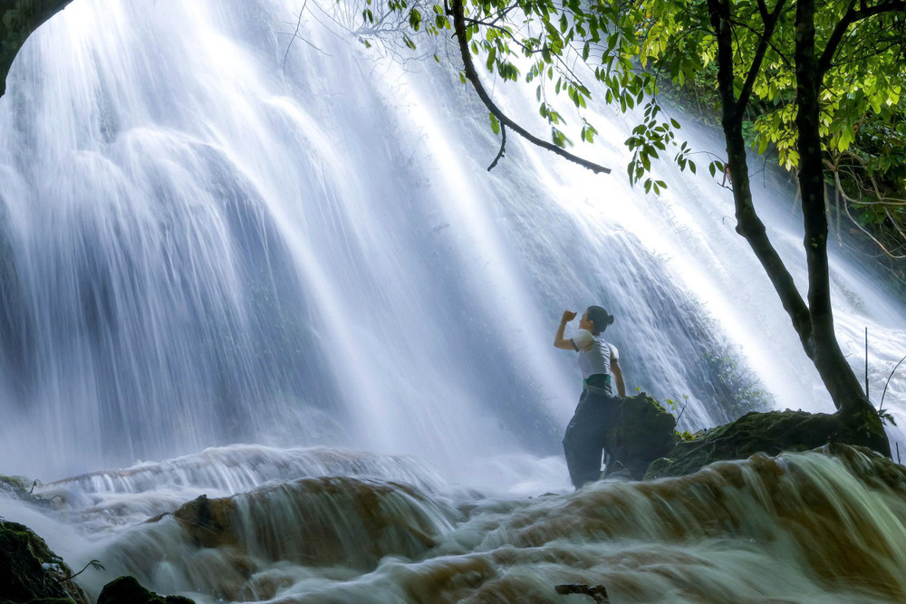 Thoáng sắc hương Tây Bắc. thac-reu-3.jpg