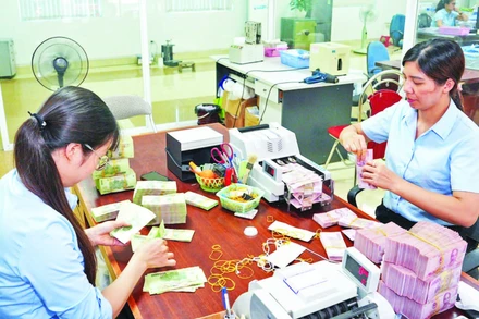 Các tổ chức tín dụng bảo đảm cung ứng tiền mặt hợp lý cho người dân, doanh nghiệp. (Ảnh: HỒNG ANH)
