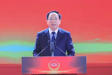 Đồng chí Trịnh Văn Quyết, Ủy viên Bộ Chính trị, Bí thư Trung ương Đảng, Trưởng Ban Tuyên giáo và Dân vận Trung ương phát biểu tại Lễ trao giải. (Ảnh: TTXVN)