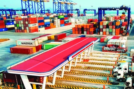 Hoạt động tại Cảng container quốc tế Hateco Hải Phòng diễn ra tấp nập, thông suốt những ngày đầu Xuân Bính Ngọ 2026. (Ảnh XUÂN TRƯỜNG)