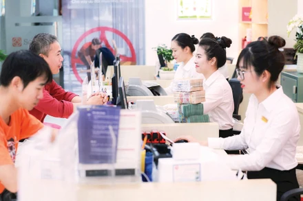 Nhiều ngân hàng thực hiện chính sách cộng thêm lãi suất, nhằm thu hút nguồn vốn nhàn rỗi từ dân cư.