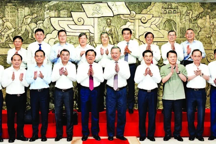 Tổng Bí thư Tô Lâm và Trưởng ban Nội chính Trung ương Phan Đình Trạc cùng các đồng chí lãnh đạo Đảng, Nhà nước tại buổi làm việc với Ban Nội chính Trung ương. (Ảnh: ĐĂNG KHOA)