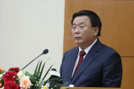 GS.TS Nguyễn Xuân Thắng Ủy viên Bộ Chính trị, Giám đốc Học viện Chính trị quốc gia Hồ Chí Minh, Chủ tịch Hội đồng Lý luận Trung ương phát biểu đề dẫn tại hội thảo.