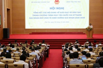 Toàn cảnh hội nghị.