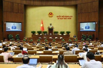 Bộ trưởng Xây dựng Trần Hồng Minh phát biểu giải trình, làm rõ một số vấn đề đại biểu Quốc hội nêu. (Ảnh: ĐĂNG ANH)