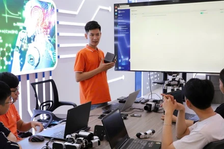 Phòng lab tại Trung tâm Trí tuệ nhân tạo của FPT ở Quy Nhơn, nơi cập nhật và đào đạo công nghệ mới cho cán bộ, kỹ sư của FPT. (Ảnh: THU QUỲNH)