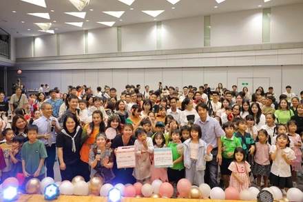 Khoảng 200 em nhỏ người Việt cùng phụ huynh đã tham gia chương trình "Vui hội Trăng rằm" tại thành phố Sakai, Nhật Bản.