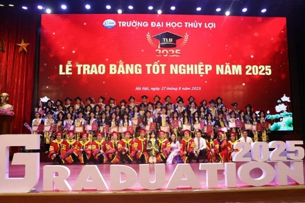 Trường đại học Thủy Lợi trao bằng đợt 2 năm 2025 cho 1.529 sinh viên đại học chính quy.