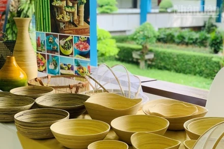 Các sản phẩm thân thiện với môi trường được trưng bày, giới thiệu tại Diễn đàn Tiêu dùng bền vững 2025 diễn ra ngày 2/7 tại Hà Nội. (Ảnh: KIỀU GIANG)