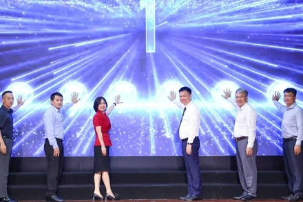 Ban Tổ chức ấn nút phát động cuộc thi.