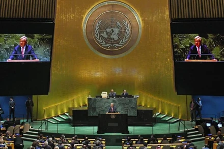 Tổng Thư ký Liên hợp quốc Antonio Guterres phát biểu trong một phiên họp của Đại hội đồng Liên hợp quốc tại trụ sở ở New York. (Ảnh: XINHUA)