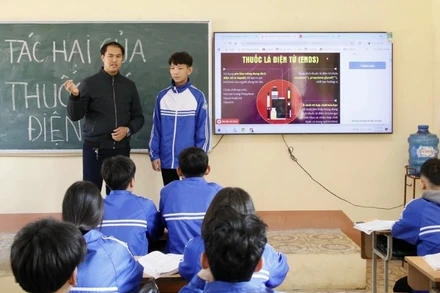 Buổi tuyên truyền về tác hại của thuốc lá lồng ghép trong các giờ học ngoại khoá tại Trường trung học phổ thông Trung Nghĩa, Xã Tu Vũ, tỉnh Phú Thọ. (Ảnh: baophutho.vn)