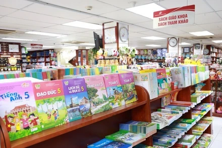 Việc xã hội hóa đã mang lại sự phong phú về tài liệu học tập, giúp giáo viên và nhà trường có thêm lựa chọn, đồng thời thúc đẩy sự sáng tạo và đổi mới trong phương pháp giảng dạy. (Ảnh: QUỲNH NGUYỄN)